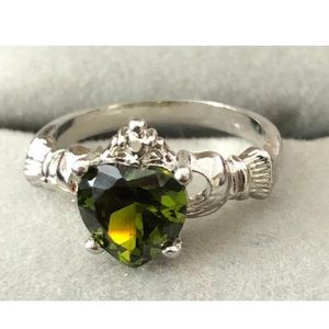 New Lab-Created Heart Green Peridot Claddagh Silver Tone Ring 5 1/2